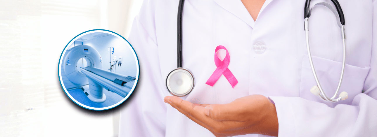 Médico com estetoscópio e uma fita rosa