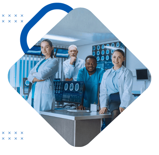 Médicos juntos em um laboratório de diagnóstico