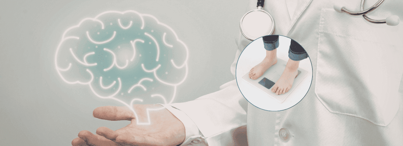 Médico segurando imagem de um cérebro